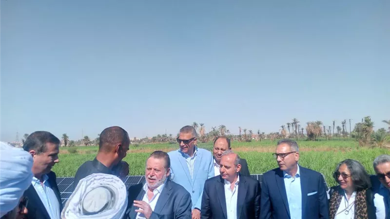 بين السياسة والاقتصاد..ماذا يفعل محافظ البنك المركزي وسط مزارعي أسوان؟|خاص