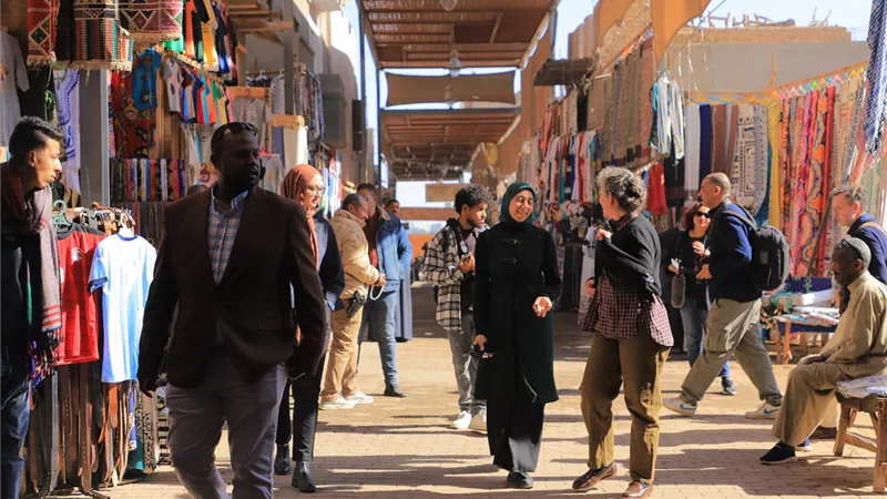 السفير الكندي يزور المعالم السياحية والأثرية في مدينة إسنا جنوب الأقصر 