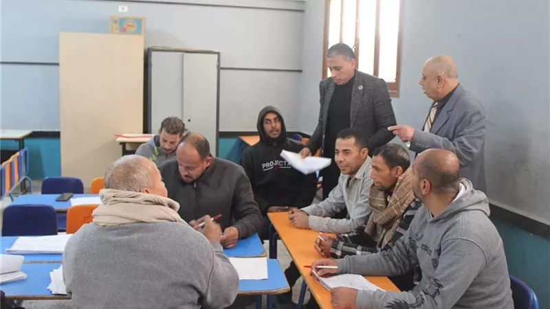 تفاصيل جولة مدير «تعليم الجيزة» بامتحانات صفوف النقل في إدارتي أطفيح والصف