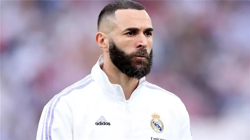 من سانتياجو برنابيو إلى الاتحاد.. بنزيما يحتفظ بمكانه الأبدي في ريال مدريد
