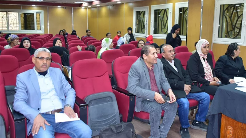 نائب محافظ الأقصر يبحث 32 شكوى خلال لقاء مع المواطنين 