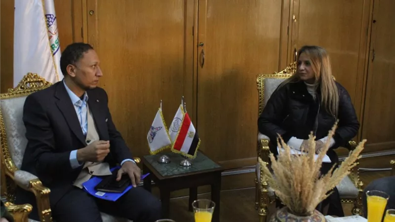 آداب عين شمس تقترب من حصد 5 شهادات آيزو دولية جديدة