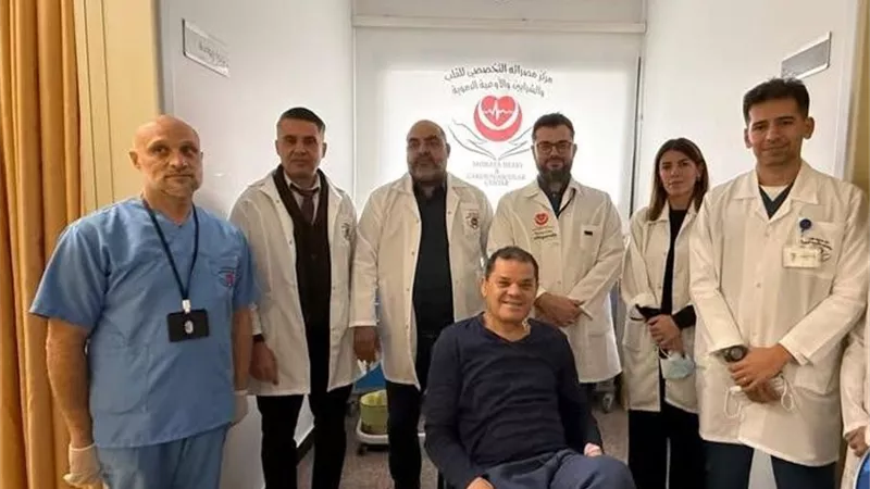 بصورة من المستشفى.. «الدبيبة»: أنا بخير وأواصل أداء مهامي وواجبي
