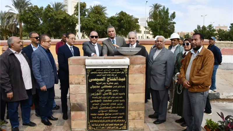 محافظ أسوان: كوبري المشاة الجديد مشروع حيوي لتعزيز معايير الأمان