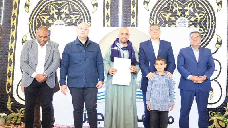 محافظ الجيزة يسلم عقود 256 وحدة سكنية كاملة التجهيز لمتضرري السيول بالصف