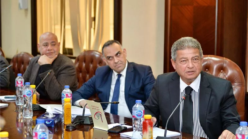 خالد عبدالعزيز يناقش مع «لجنة الصياغة» التقرير النهائي للجنة تطوير الإعلام