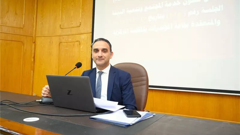  مجلس معهد بحوث حوض النيل يكرّم نائب رئيس جامعة الفيوم لشئون خدمة المجتمع