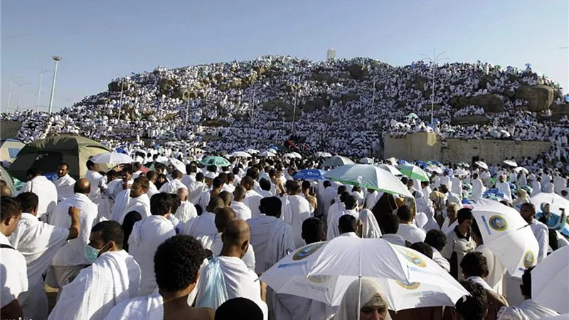 حج سياحي بدون زحام.. تحركات مبكرة لضبط مخيمات مني وعرفات