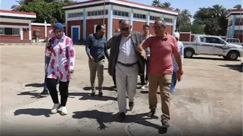 «رئيس مياه المنيا» يتفقد مأخذ ومحطة مياه جنوب ملوي «حياة كريمة»