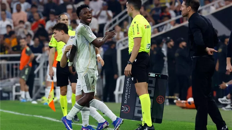 سيميوني يعتذر لفينيسيوس وبيريز بعد مشادة ديربي مدريد في السوبر الإسباني