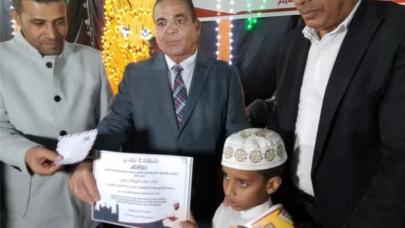 تكريم حفظة القرآن الكريم في حفل مهيب بمدينة أرمنت غرب الأقصر