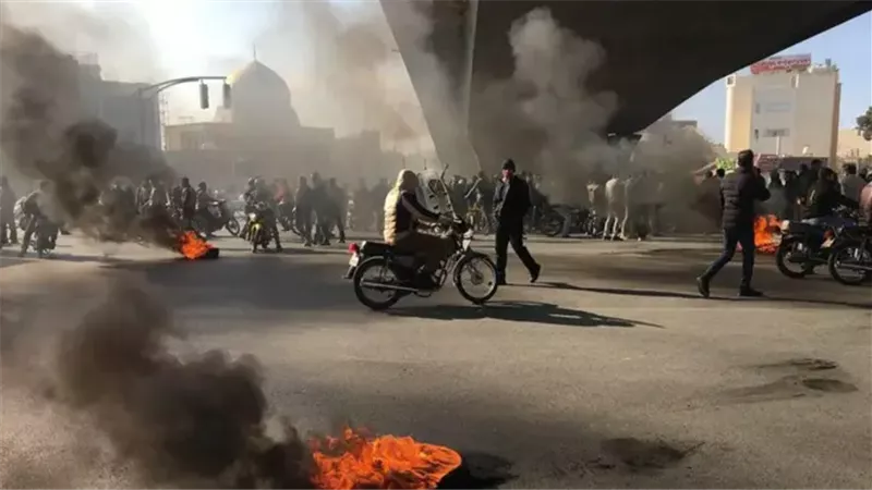 احتجاجات إيران.. هل التظاهرات إرادة شعبية أم مخطط إسقاط الملالي؟|فيديو