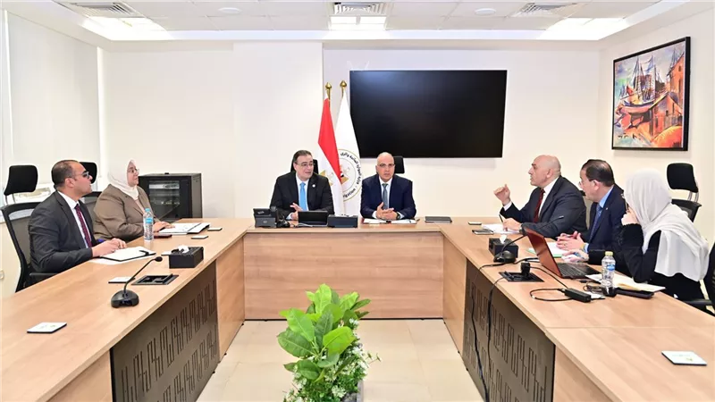 وزير الري يناقش مع التنظيم والإدارة سبل سد العجز الوظيفي