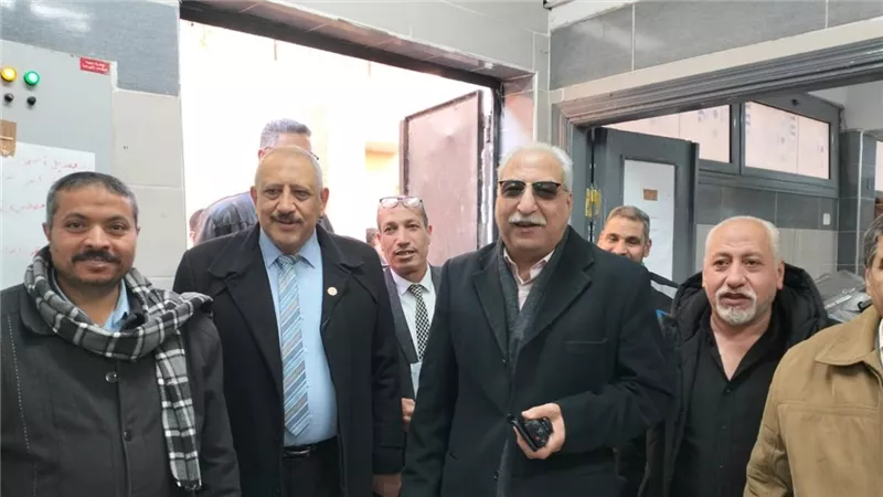 مدير تعليم القليوبية يتابع توزيع أسئلة امتحانات الشهادة الإعدادية