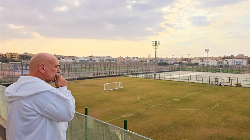 لقاء مصيري.. هل يلجأ «التوأم» إلى لعنة الفراعنة لعبور السنغال؟| فيديو