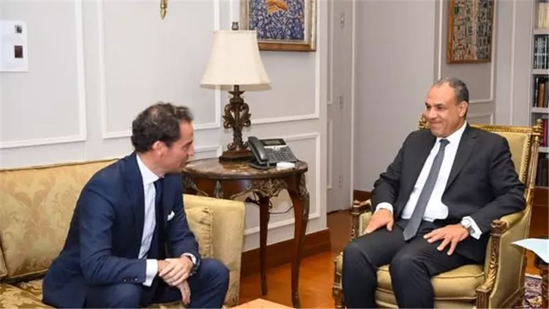 وزير الخارجية يلتقي ممثل سكرتير عام حلف الناتو لشؤون الجوار الجنوبي