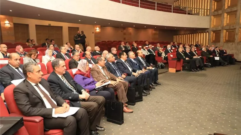 رئيس جامعة أسيوط  يشارك في اجتماع مجلس الجامعات الخاصة