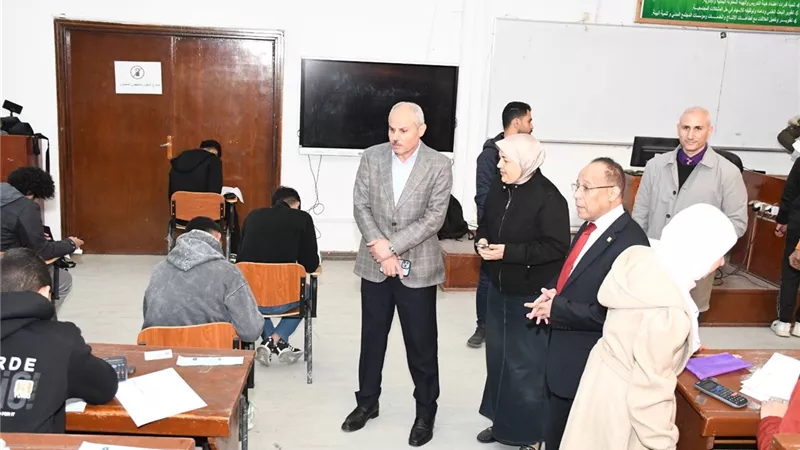  1238 طالبًا يؤدون امتحان طب النساء والتوليد بمعهد فني تمريض قناة السويس 