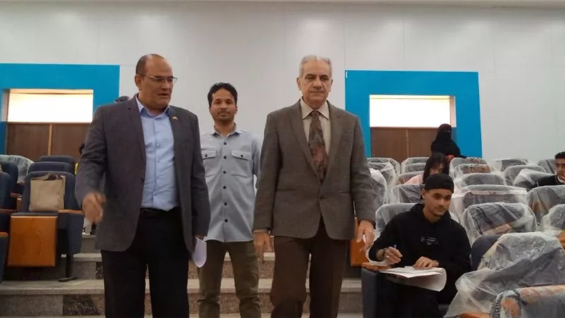 رئيس جامعة أسوان يتفقد امتحانات كلية الألسن وسط هدوء شديد 