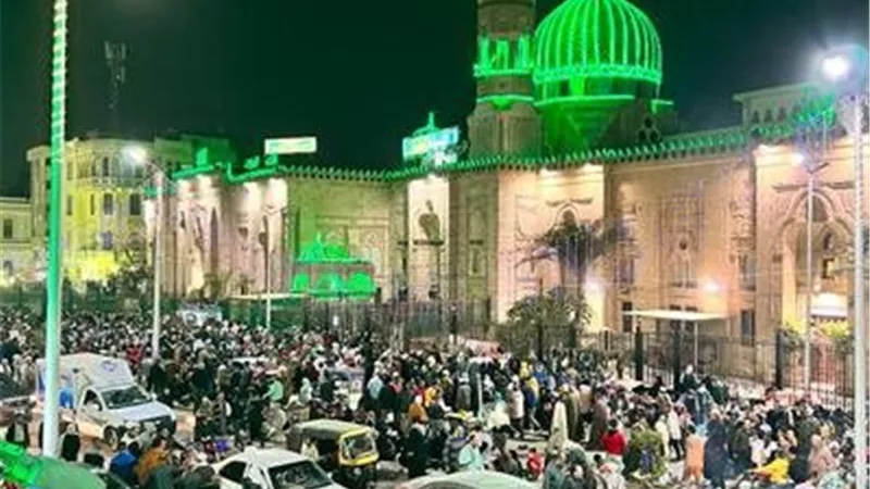  الليلة.. الآلاف يختتمون مولد السيدة زينب بحلقات الذكر والمديح