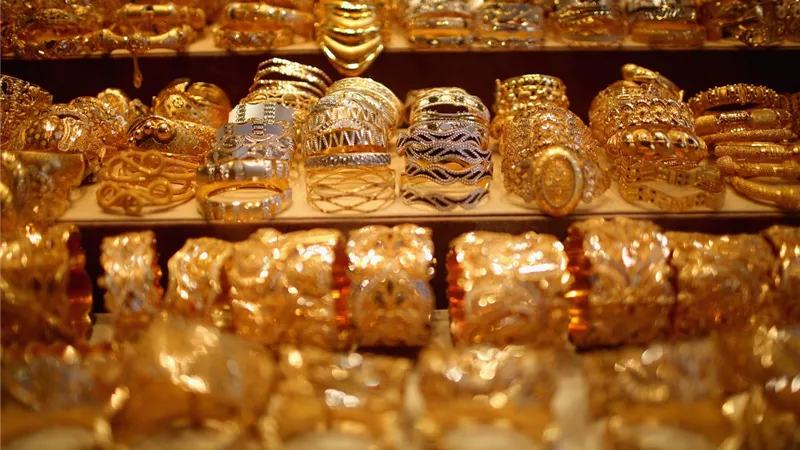 المعدن الأصفر يغير اتجاهه فجأة.. والجنيه الذهب يلامس 50 ألف جنيه 