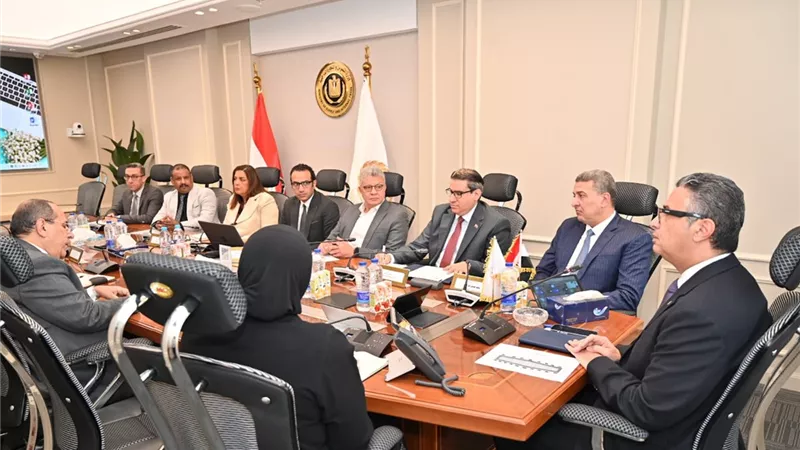 5 قرارات لدعم العاملين في شركة السكر والصناعات التكاملية خلال موسم الإنتاج