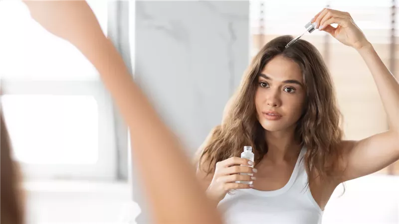 زيت الأرجان.. سر الجمال المغربي لشعر صحي بأطراف قوية 