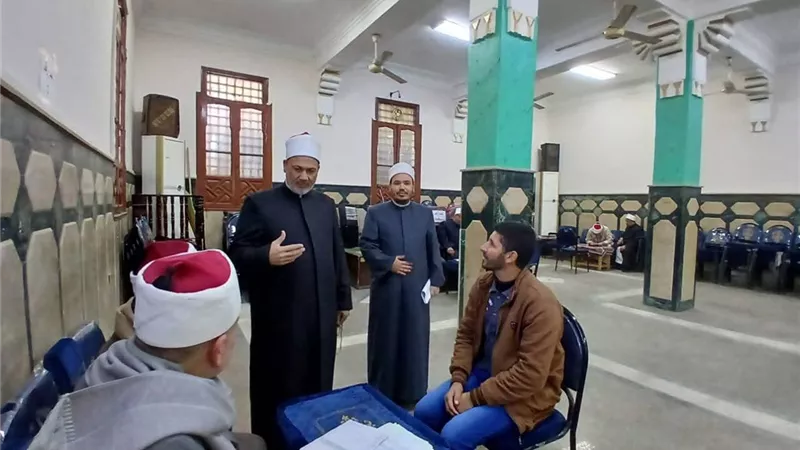 وكيل أوقاف بني سويف يتابع اختبارات خطباء المكافأة