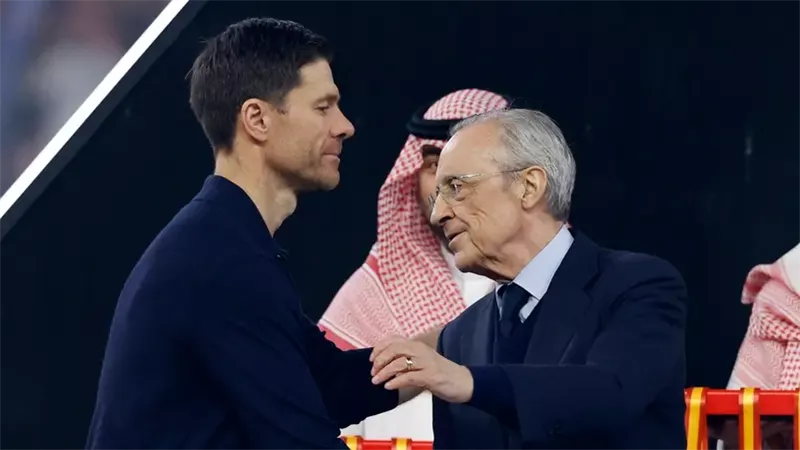 كواليس إقالة ألونسو من ريال مدريد.. شكوك بيريز وتوتر النجوم عجلا بالنهاية