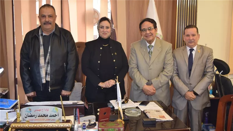رئيس مياه القناة يبحث مطالب الدوائر الانتخابية مع أعضاء مجلس الشيوخ