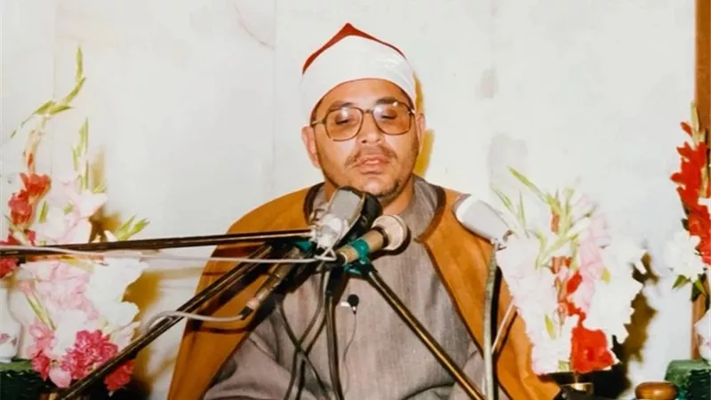 رأيت فيك سمات أهل القرآن.. محمود الشحات أنور يرثي والده في ذكرى رحيله  
