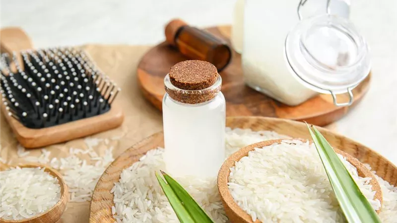 أيهما أفضل للبشرة.. ماء جوز الهند أم الأرز؟