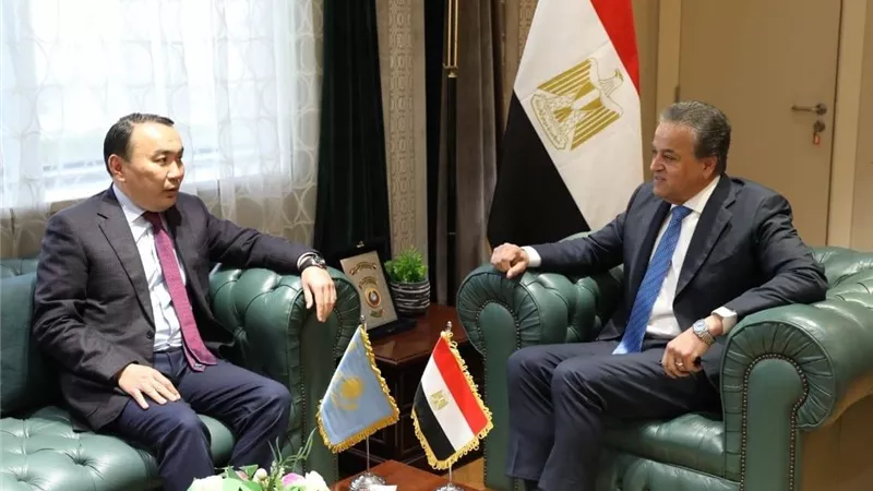 وزير الصحة يستقبل سفير كازاخستان لبحث التعاون في تصنيع الأدوية