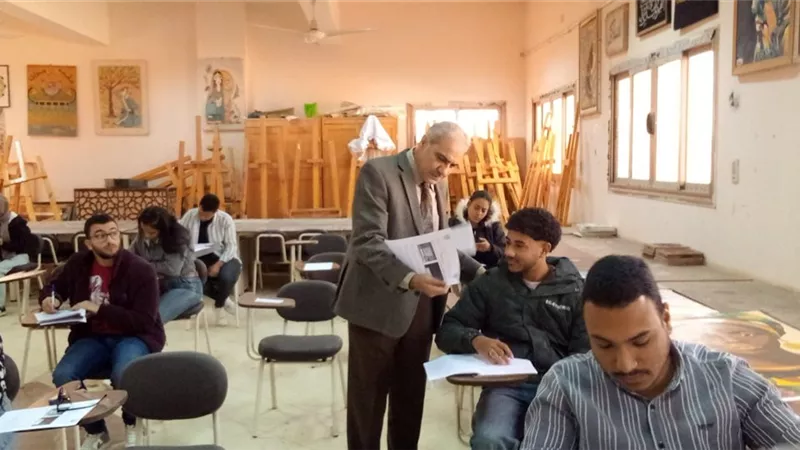 رئيس جامعة أسوان يتفقد امتحانات الفصل الدراسي الاول بكلية الآثار 