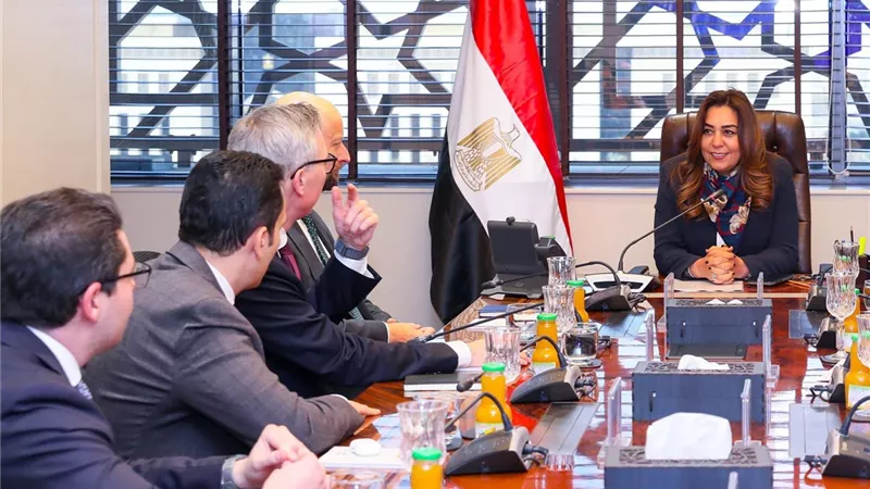 منال عوض: حريصون على عدم الاقتراب من مسار الطيور المهاجرة 