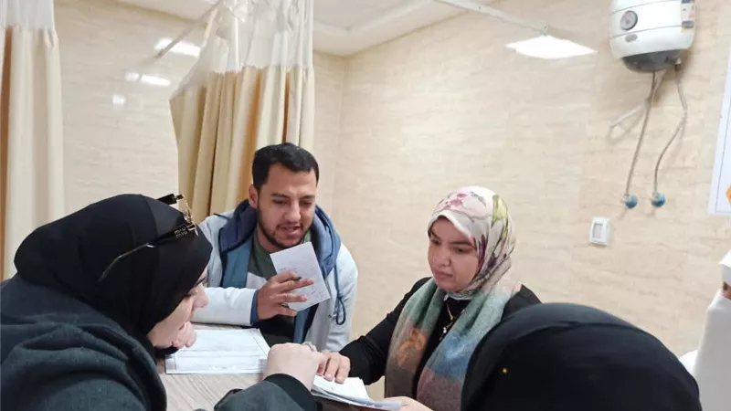 فريق سلامة المرضى يدعم المنظومة الطبية بمستشفى إهناسيا