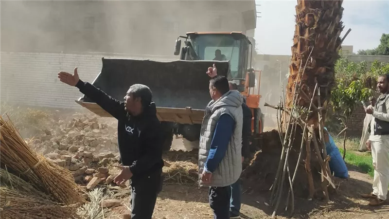 تنفيذ 45 قرار إزالة تعديات خلال حملات مكبرة بالأقصر