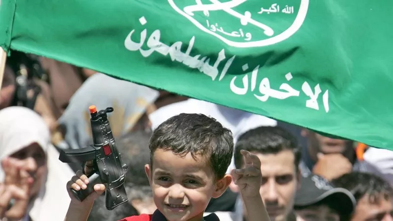 مفاجأة صادمة.. لماذا تركز الإخوان على الأطفال من سن 6 سنوات؟| فيديو