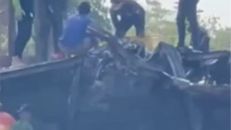ارتفاع عدد ضحايا حادث تحطم القطار في تايلاند إلى 32 قتيلا|فيديو 