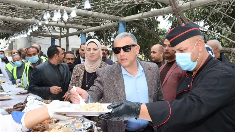 محافظ الإسماعيلية يتفقد مطبخي القصاصين في ثاني أيام مبادرة الخير