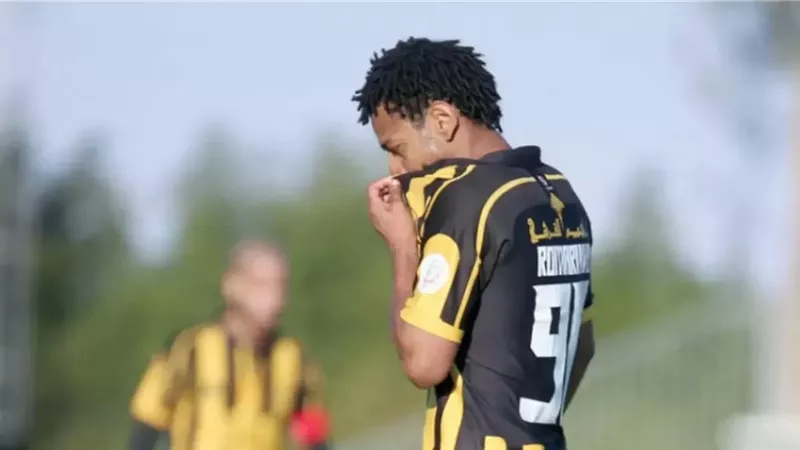 «كاس» توقف رومارينهو لاعب اتحاد جدة السابق 12 شهرا