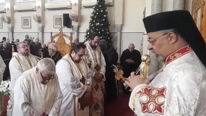 بطريرك الكاثوليك يترأس قداس وجناز الأب بيشوي عبد المسيح|صور