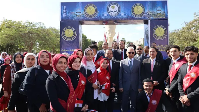 رئيس جامعة المنيا يشارك «طلاب من أجل مصر» احتفالهم ببدء فعاليات اليوبيل