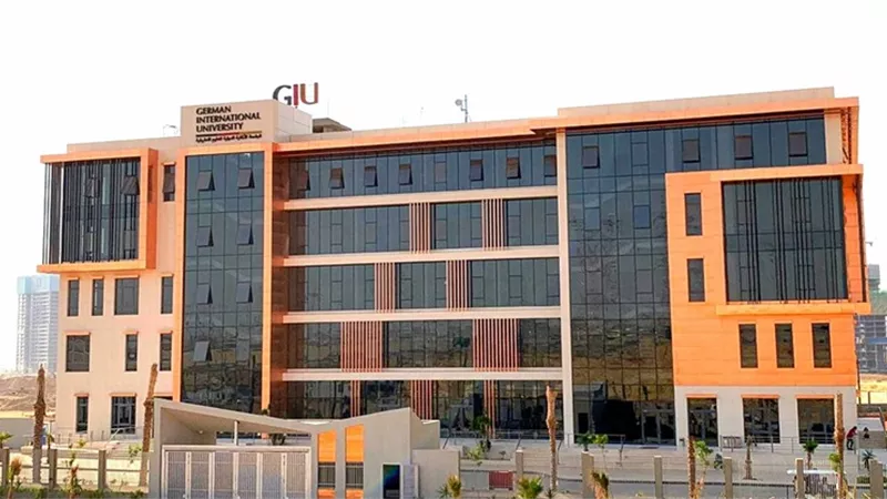 الجامعة الألمانية الدولية تستضيف ملتقى ممارسات التصنيع الآلي الدوائي 