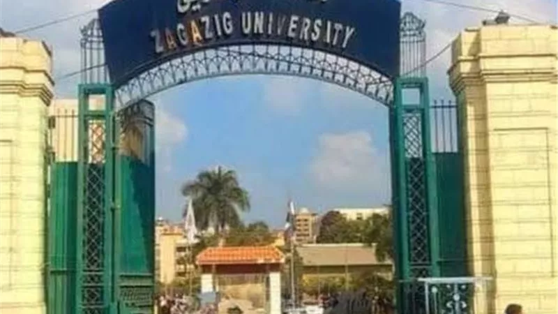 تداول فيديو لشخص محمولاً على الأعناق داخل جامعة الزقازيق.. والجامعة توضح