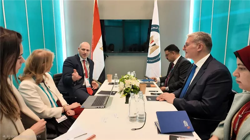 وزير البترول  يبحث التعاون في قطاع التعدين مع شركات كندية وأسترالية 