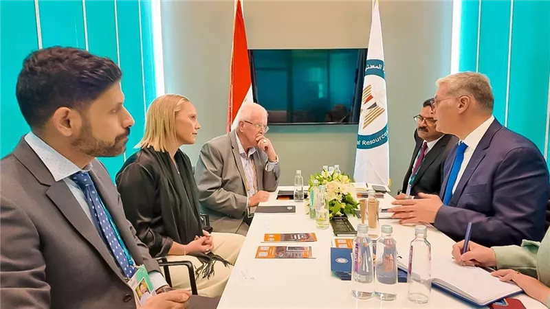 وزير البترول يبحث تعزيز التعاون مع جامعتي 