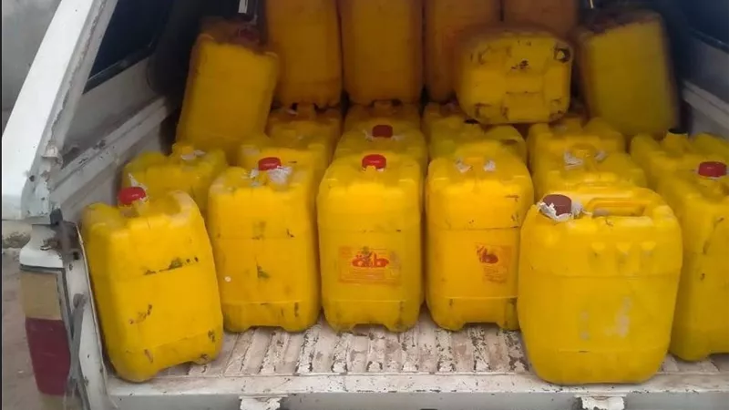 تموين الشرقية يضبط أكثر من 5.5 طن زيت وسكر وأعلاف مجهولة المصدر