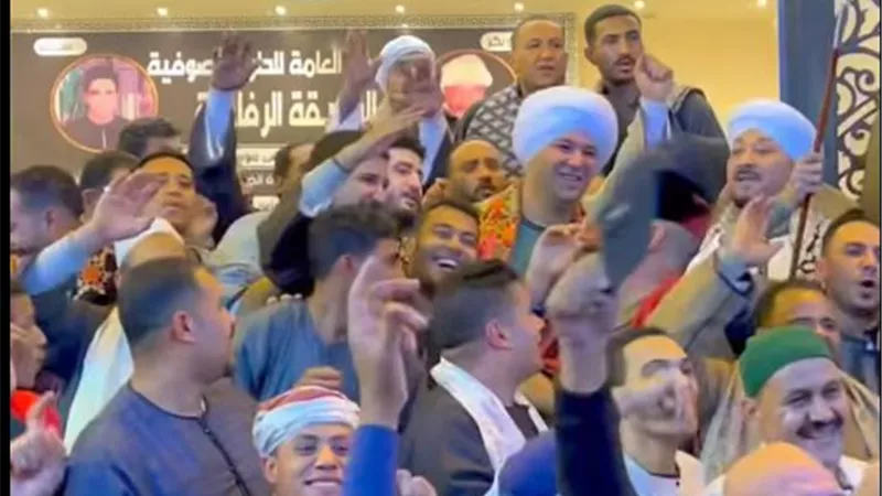 الطرق الصوفية تحتفل بمولد السلسلة الوافية بمدينة الحميدات بقنا|فيديو 
