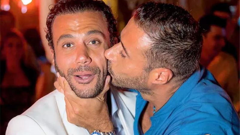 جيل بيسلم جيل|بصورة الزعيم والعمدة.. محمد إمام يهنئ السعدني على نجاحه